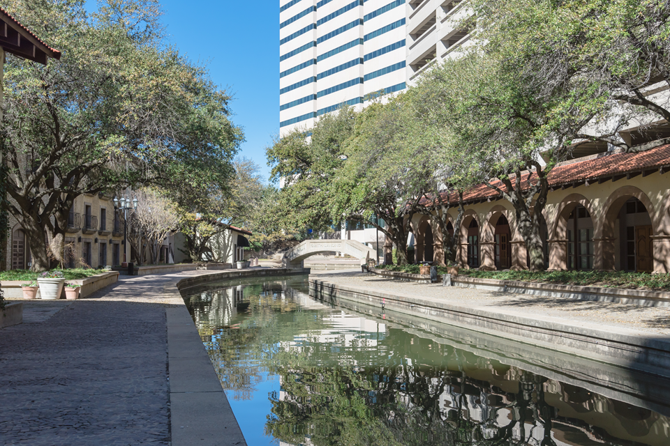 strolling along the mandalay canals in irving texas