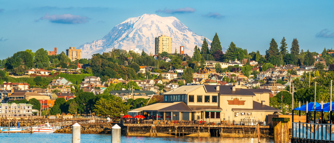 A waterfront shot of Tacoma, WA, a city where renters have some great public transit options for getting around.