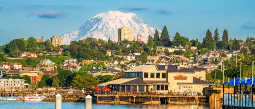 A waterfront shot of Tacoma, WA, a city where renters have some great public transit options for getting around.