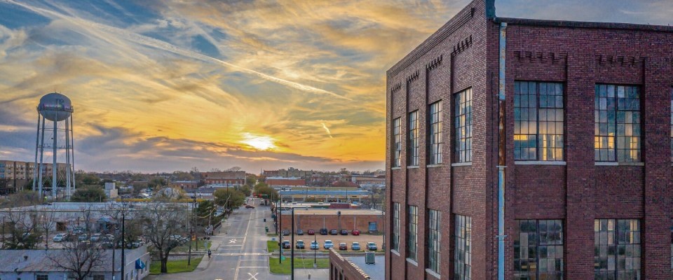 Best cities for renters highlighted by downtown McKinney, Texas, featuring a walkable city center, local businesses, and a thriving community.